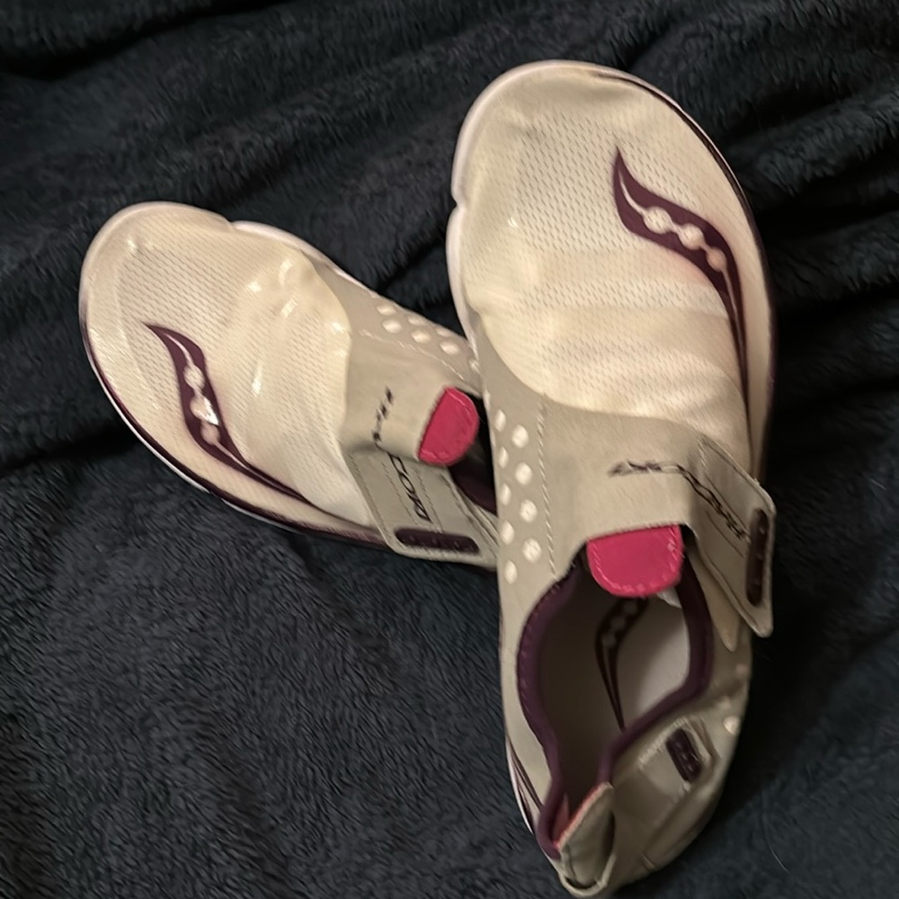Saucony Minimalist Women’s 8.5 NEW